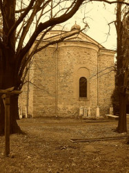 sepia 
в манастирския двор / in the monastery courtyard 
2010-02-26 15:40:06