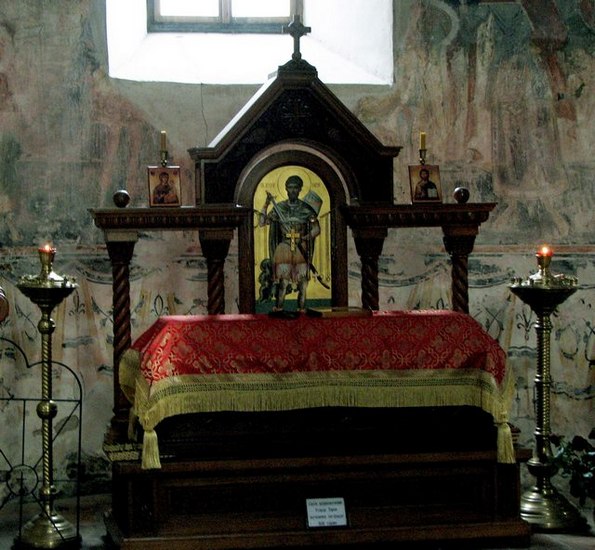 Mošti Svetog Teodora Tirona u manastiru Hopovo