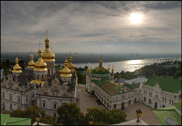 Лавра на рассвете