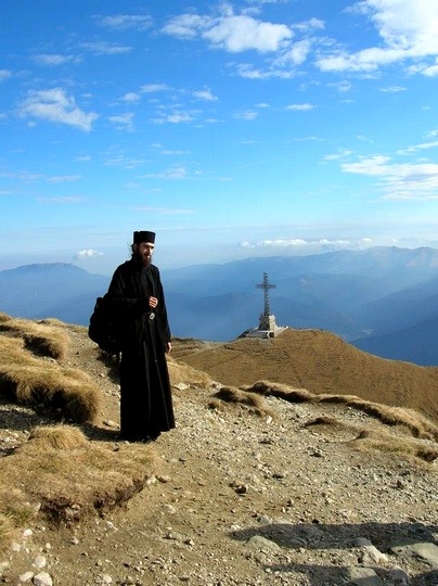 "Cât este departe cerul de pământ, atât este de mare mila Lui, spre cei ce se tem de El."(Ps.102