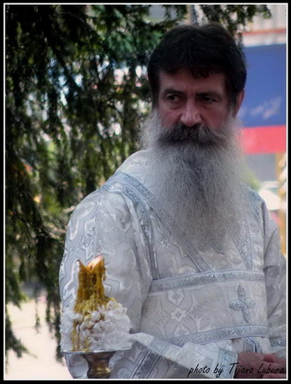 Оштар поглед
