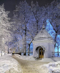 misererror 
Белый свет (часовня Владимирского собора в Кронштадте) 
2010-03-01 11:09:01