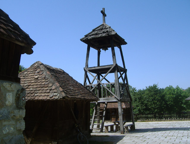 Звоник цркве брвнаре у Тршићу