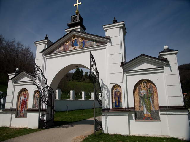 Kapija manastira Grgeteg