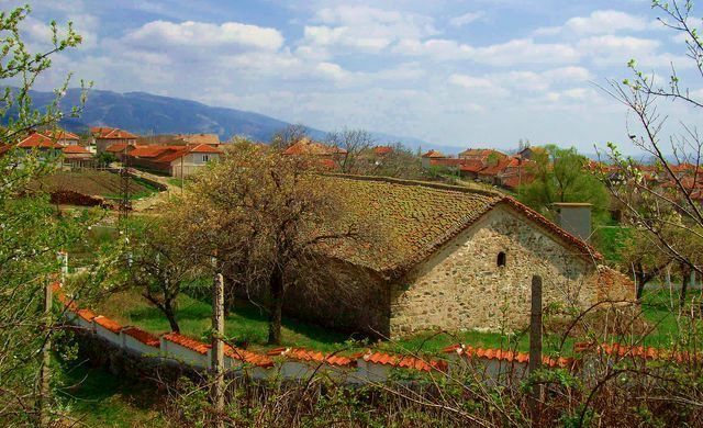 църквата "Света Троица" в село Конаре - Стара планина