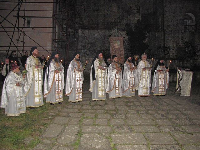 свештено монаси