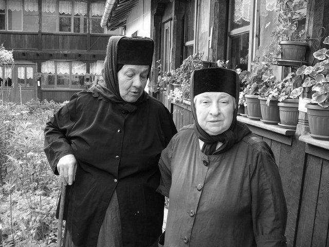 Mother Anisia (r.) and Sister Taisia (l.) Batoshevo Monastir