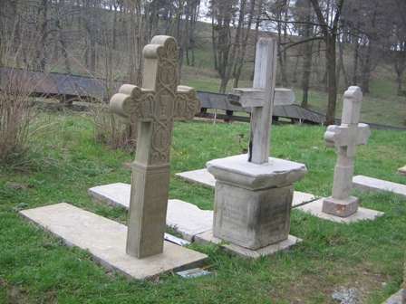 In cimitirul manastirii Dragomirna, jud. Suceava