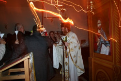 p.mihai 
"VENIȚI SĂ PRIMIȚI LUMINA..." 
2010-04-10 15:07:30