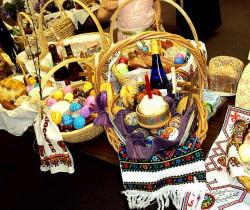 Alexsi 
Pascha baskets 
2010-04-11 02:59:13