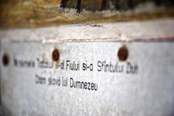 actylise 
'' in numele Tatalui si-al Fiului si-al Sfantului Duh , dam slava lui Dumnezeu !!!  
2010-04-13 14:48:33