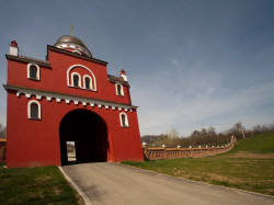 BogdanHP 
Kapija manastira Krušedol 
2010-04-15 19:51:46