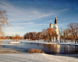 misererror 
"Церковь подводников" (Церковь Святых Петра и Павла) в С 
171 
2010-04-15 20:35:26