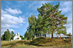 eSeR 
Белый Храм. Деревня Бехово Тульской области. 
2010-04-27 12:48:38