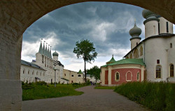 kiset 
Богородичный Успенский монастырь в Тихвине 
2010-04-29 20:39:10