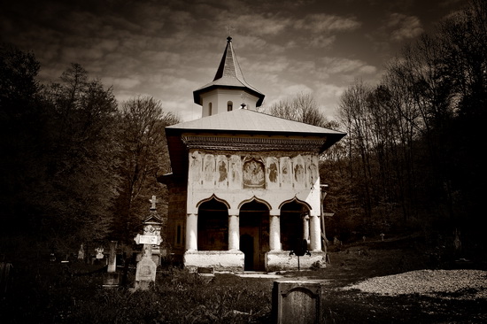 Manastirea Sfanta Treime - Valea Manastirii