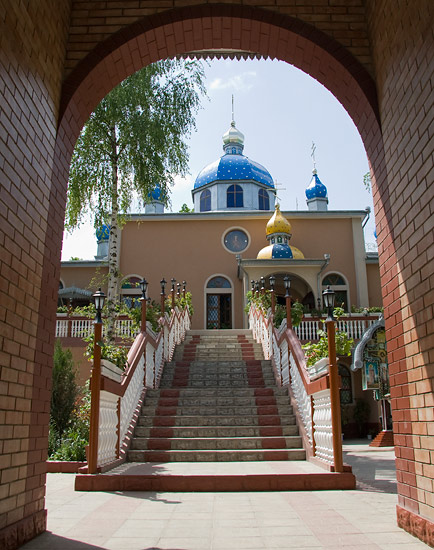 Manastirea cu hramul Sf. Gheorghe din Ungheni