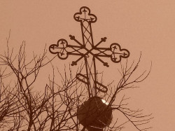 sepia 
a cross 
2010-05-01 19:33:35