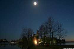AlexG 
Ночь и тишина, данная на век... 
2010-05-05 21:44:11