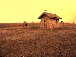 sepia 
параклис, кон и магаре 
2010-05-28 19:10:00