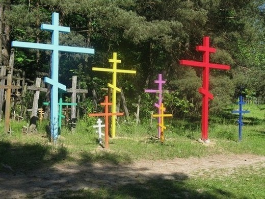 Kolorowe krzyze. Św. Góra Grabarka.