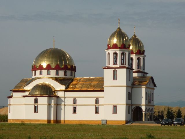 Biserica "Sfintii Apostoli Petru Petru si Pavel"