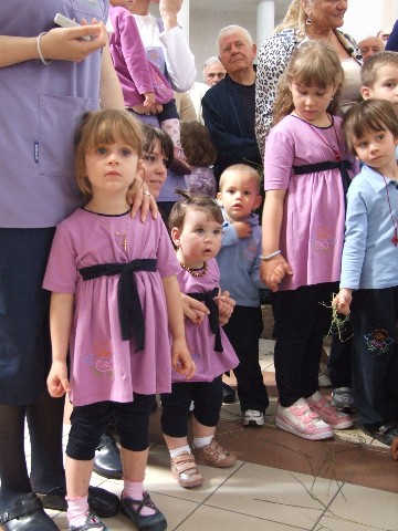 Деца на литургији