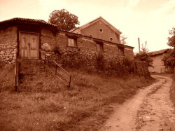 sepia 
...one bulgarian village... 
2010-06-01 16:04:03