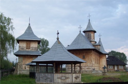 AGG 
Quiet wooden church in Vicovu de Jos 
2010-06-22 20:07:45