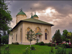 do_marian 
Cernica Monastery - before the storm 
2010-06-28 21:11:31