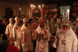 kunnano 
Midnight divine liturgy presided by metropolitan Hilarion at the russian parish in Turin 
2010-06-30 20:22:43