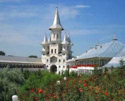 cristiangeorge 
Manastirea Sfintei Cruci - Oradea 
2010-07-10 20:43:10