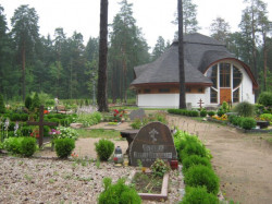 AGG 
The cemetery in Sigulda, Latvia 
2010-07-28 12:00:21