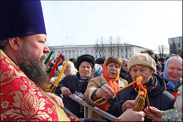 Sharing the Blessed Fire ceremony (Раздача Благословенного Огня)