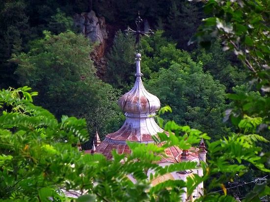 купол и кръст
