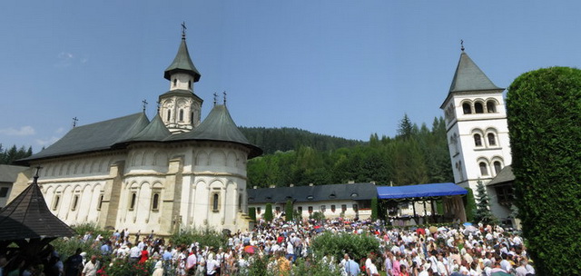 Sărbătoare la Putna - Feast at Putna