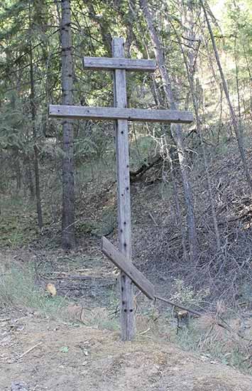 Cross alongside road