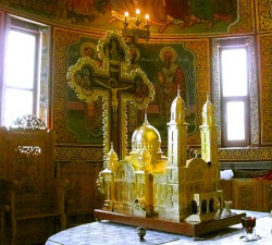 cristiangeorge 
In Sfantul Altar 
2010-08-10 14:09:01
