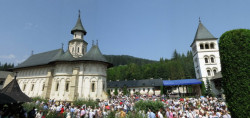Mitrut Popoiu 
Sărbătoare la Putna - Feast at Putna 
2010-08-21 22:13:10