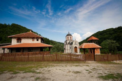 Djole 
Манастир Саринац 
2010-08-28 06:45:20