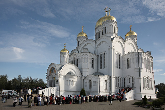 К плащанице Пресвятой Богородицы