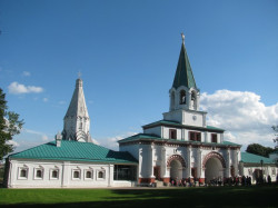 vladimir2105 
Главные ворота в Коломенское 
2010-09-09 20:02:40