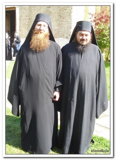 два брата монаха