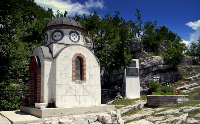 Корићка страшна јама