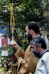TijanaZemun 
Литургија у манастиру Св. архангела Гаврила у Земуну 
2010-10-22 00:58:15