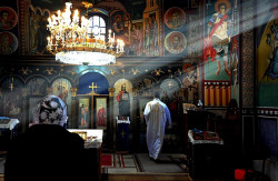AleksaSrbin 
у храму 
2010-10-31 16:18:16