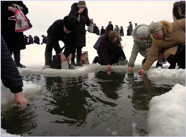 За крещенской водой
