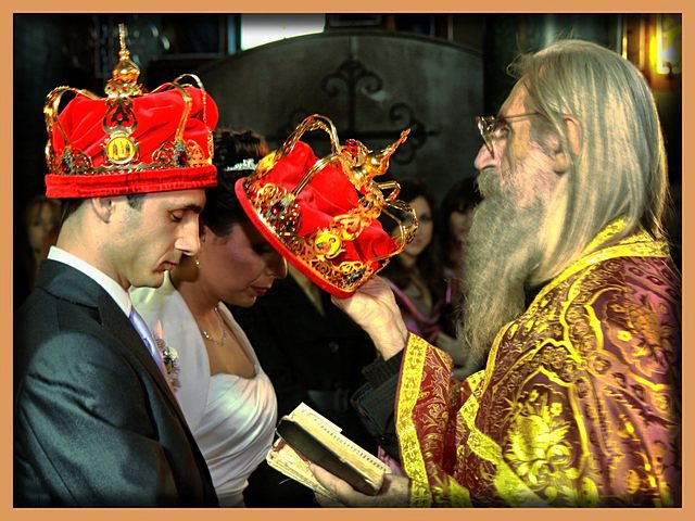 ...славом и чашћу венчај их !