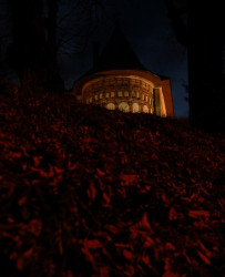 Costin 
Lauda de seara... 
2010-11-09 19:14:35