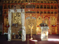 anton.laura 
Biserica Mănăstirii Petru Vodă - interior 
2010-11-13 10:03:34